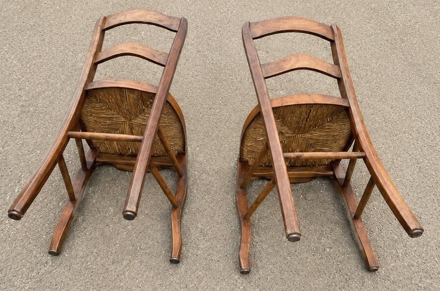 Paire de chaises en merisier de style Louis-Philippe, début du XXe siècle