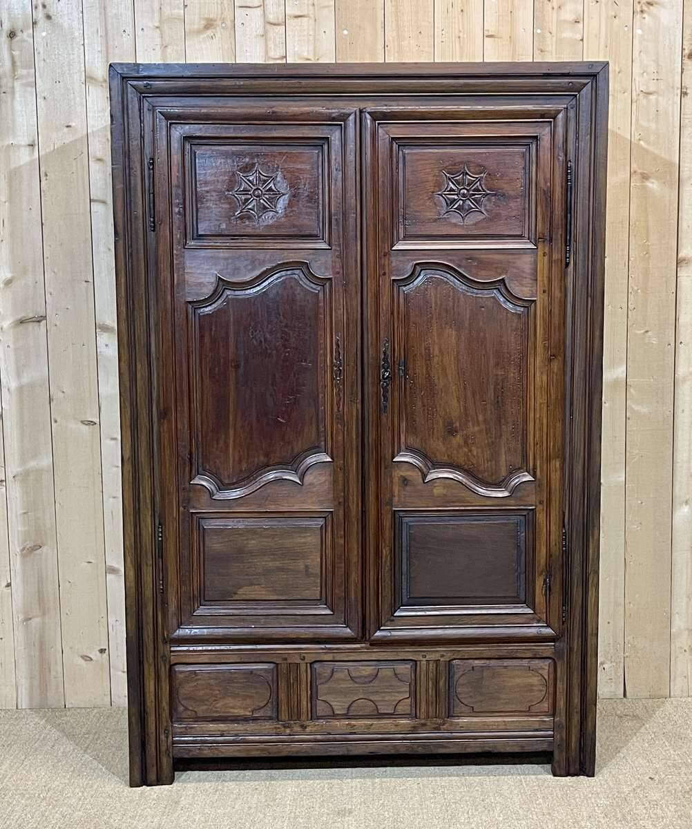 Armoire bretonne XIXème en merisier, chêne et châtaignier
