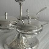 Sauce service on rotating display