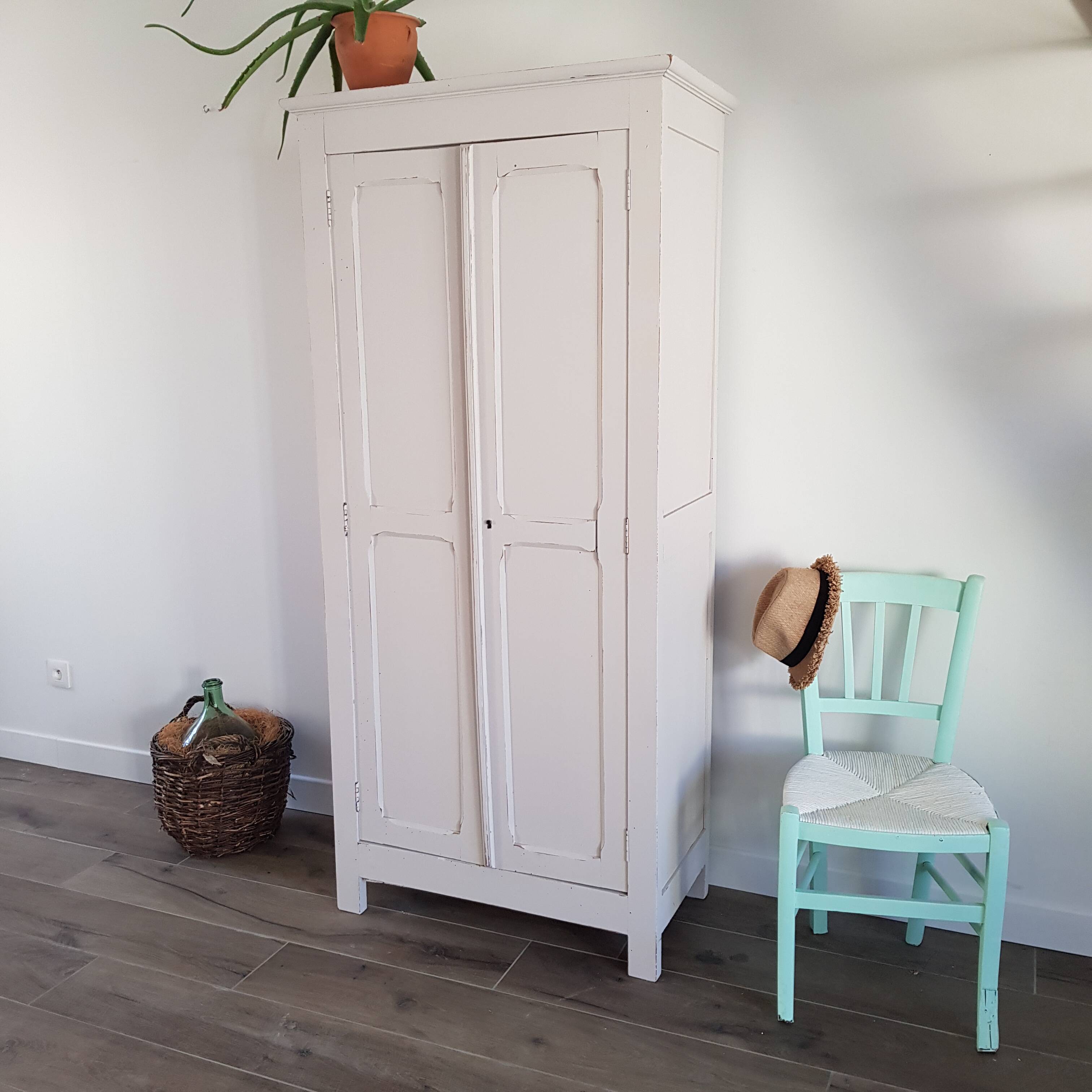 Parisian wardrobe in pearl grey, 50s