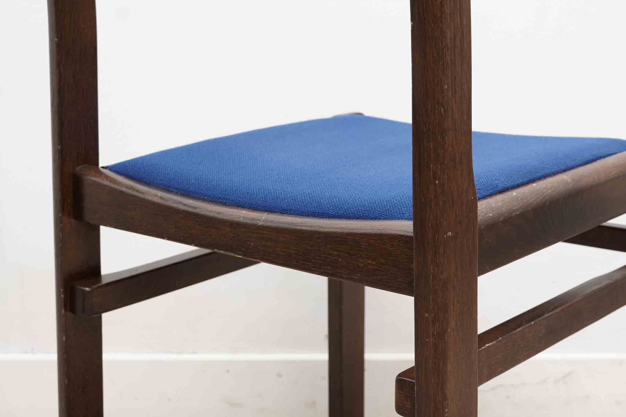 All-wood chair in royal blue and ebony