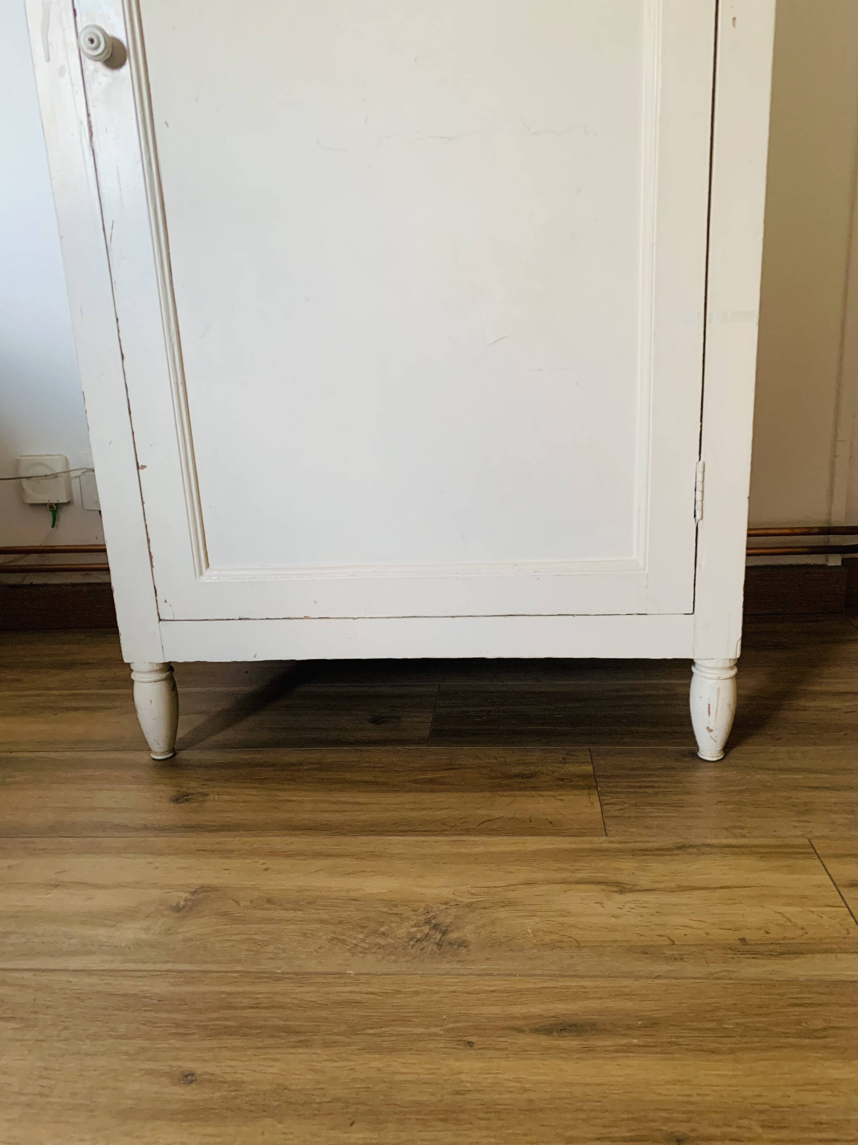 1-door wardrobe with cornice