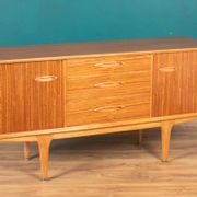 Buffet moyen Jentique Mid Century en noyer rétro des années 1960