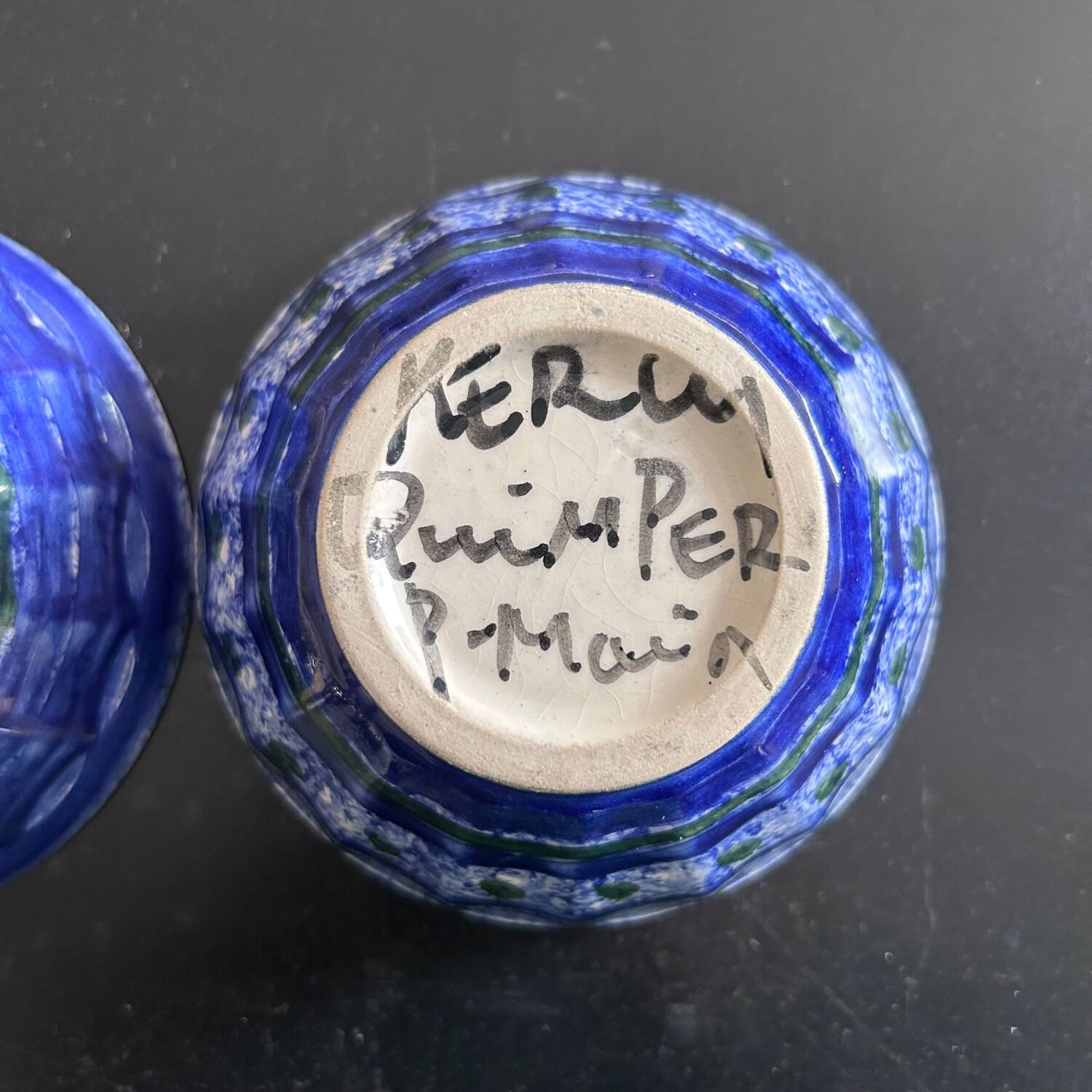 Pair of bowls signed Kerly Quimper
