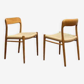 Ensemble de 2 chaises de salle à manger danoises du milieu du siècle en chêne #75, Niels O. Møller pour JL Moller