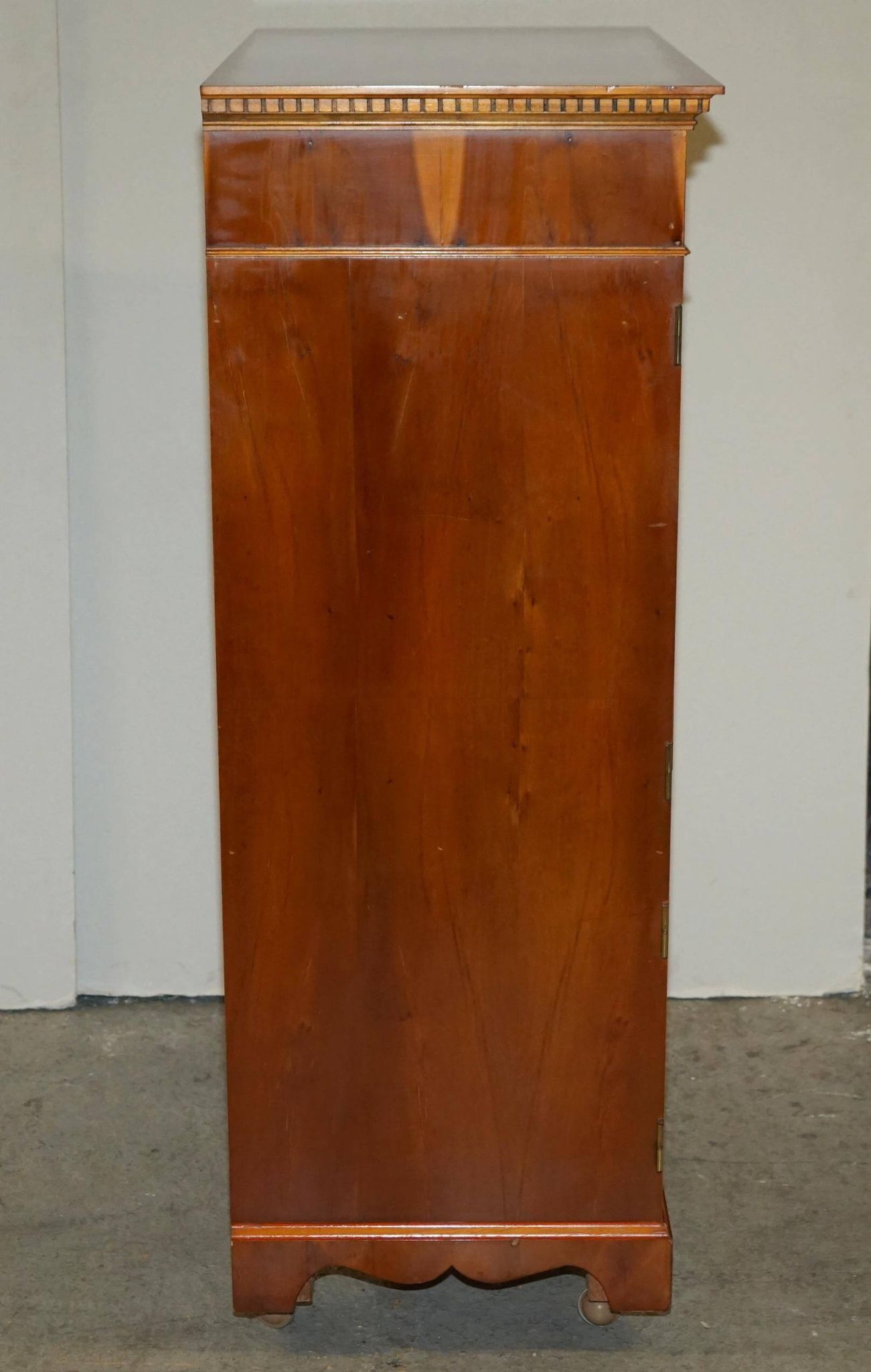 Wooden buffet TV in yew Abbey Craft Mid-Century Modern Sheraton details