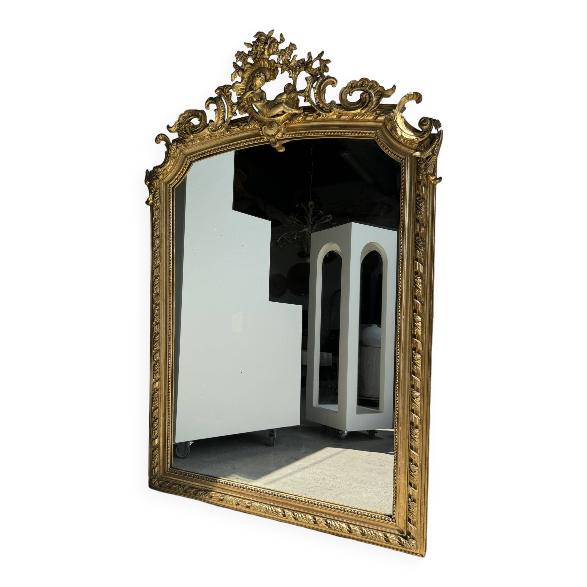 Large gilded mirror with acanthus leaf pediment H150 L98