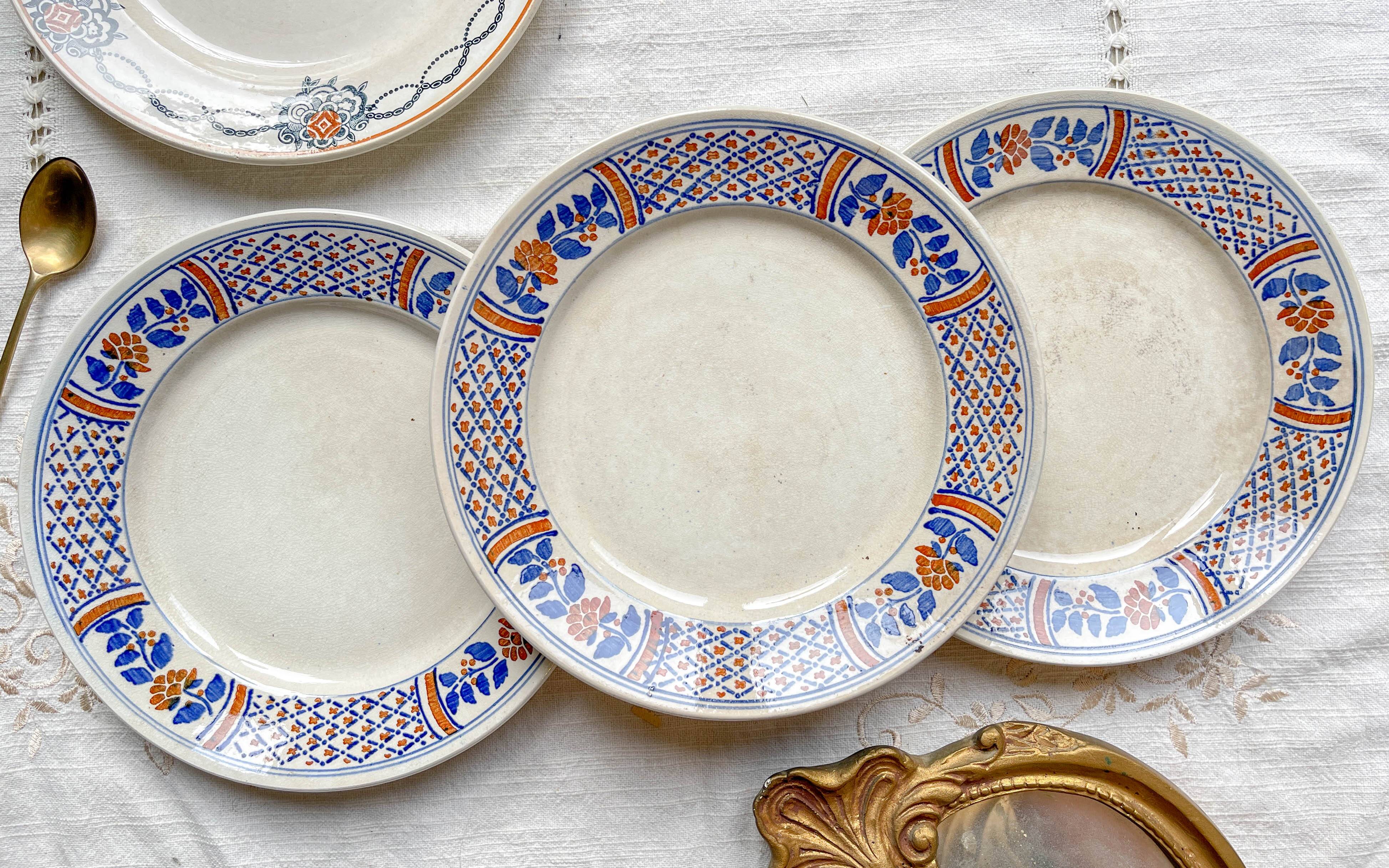 6 Small mismatched vintage plates - L'Amandinoise - Luneville