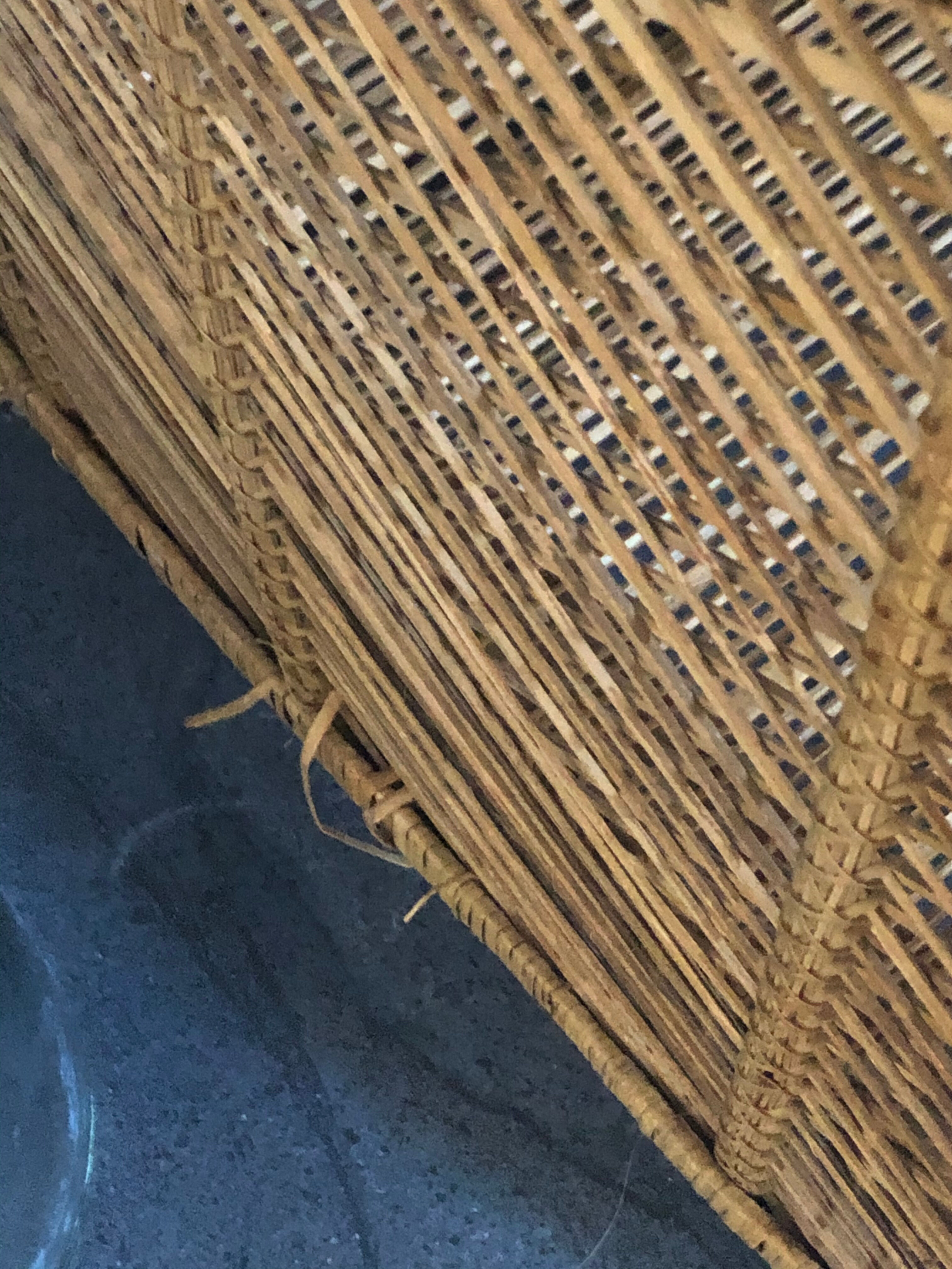 Étagère en rotin vintage