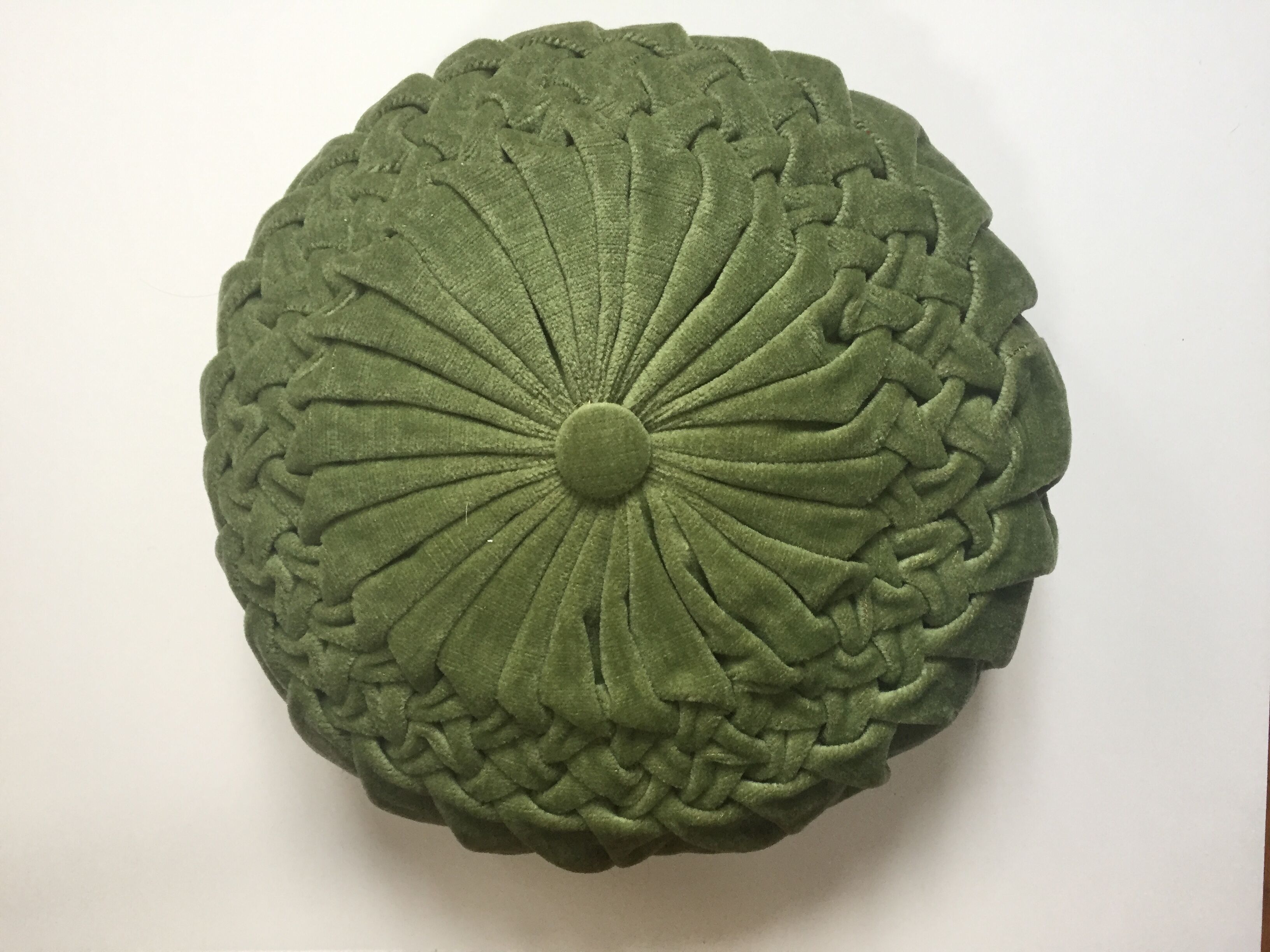 Lot of two pleated velvet cushions