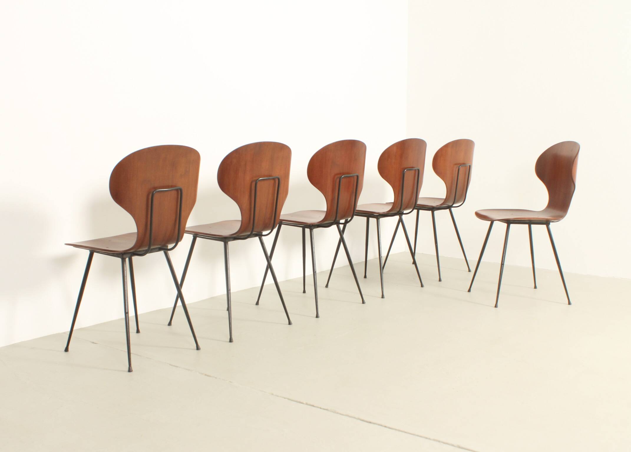 Six plywood chairs by Carlo Ratti, Italy, 1950s.