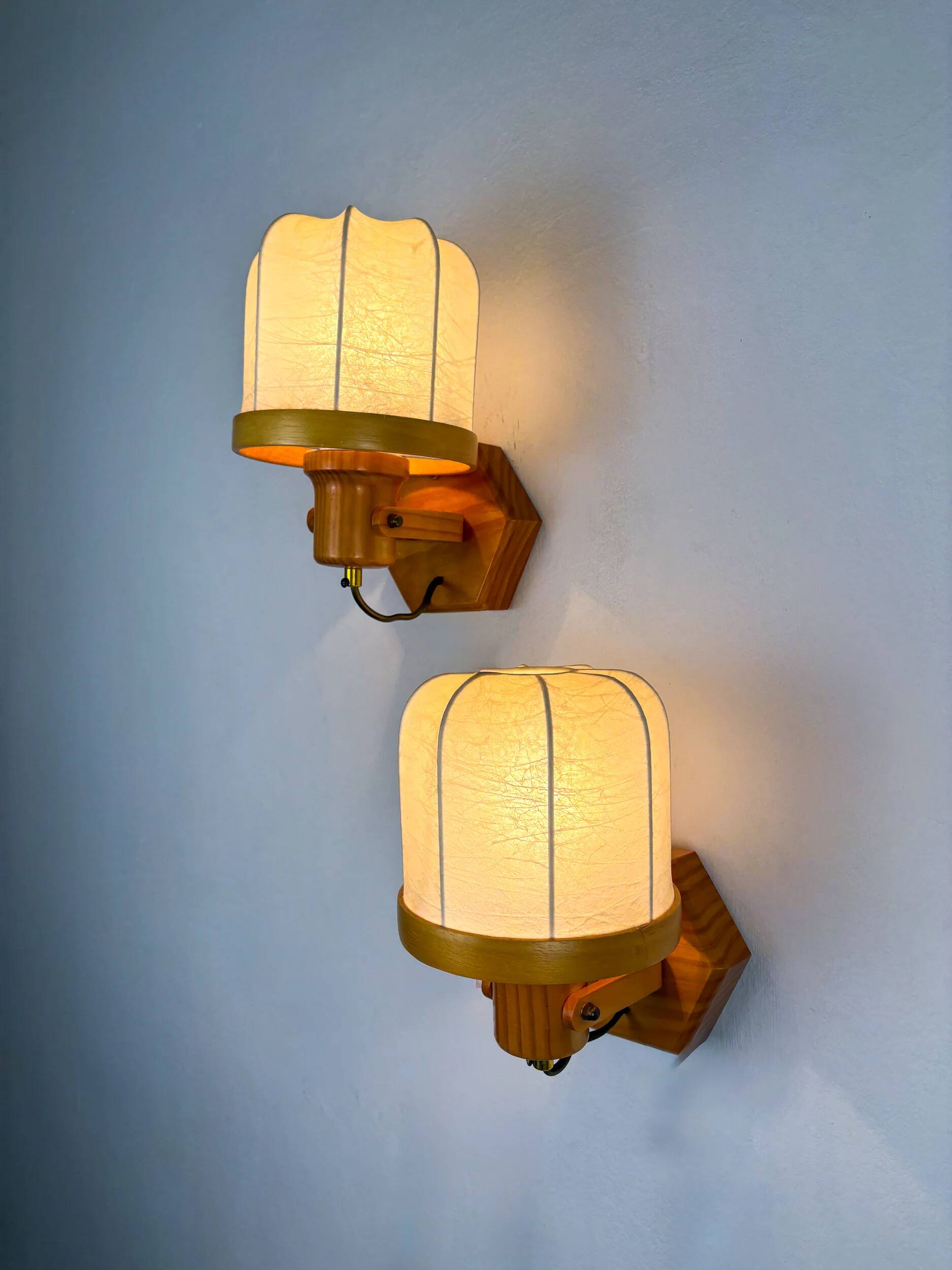 Pair of articulated "Cocoon" wall lights, resin and pine, Italy, circa 1970