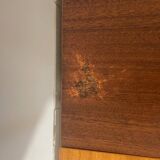 Extendable dining table