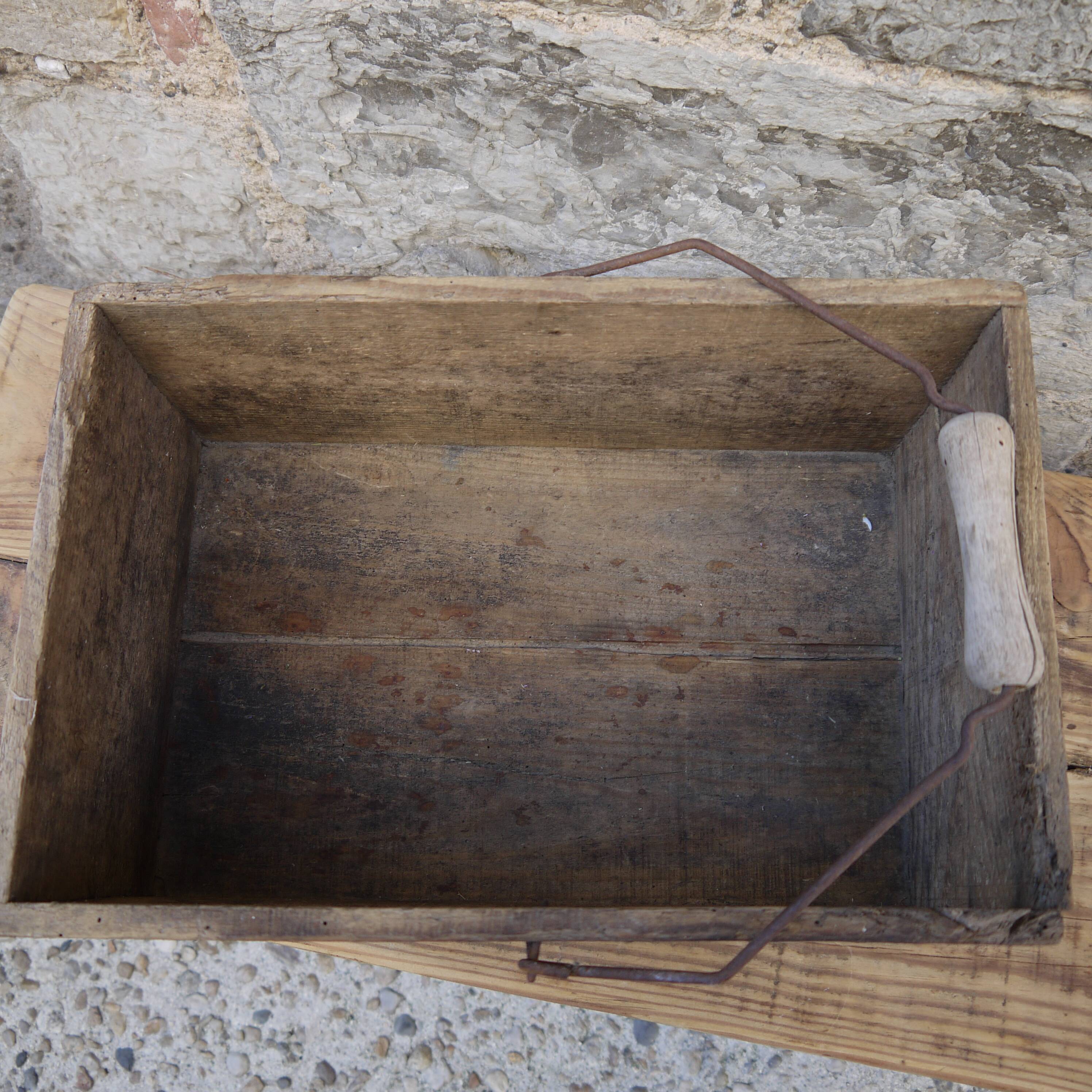 Wooden crate with handle