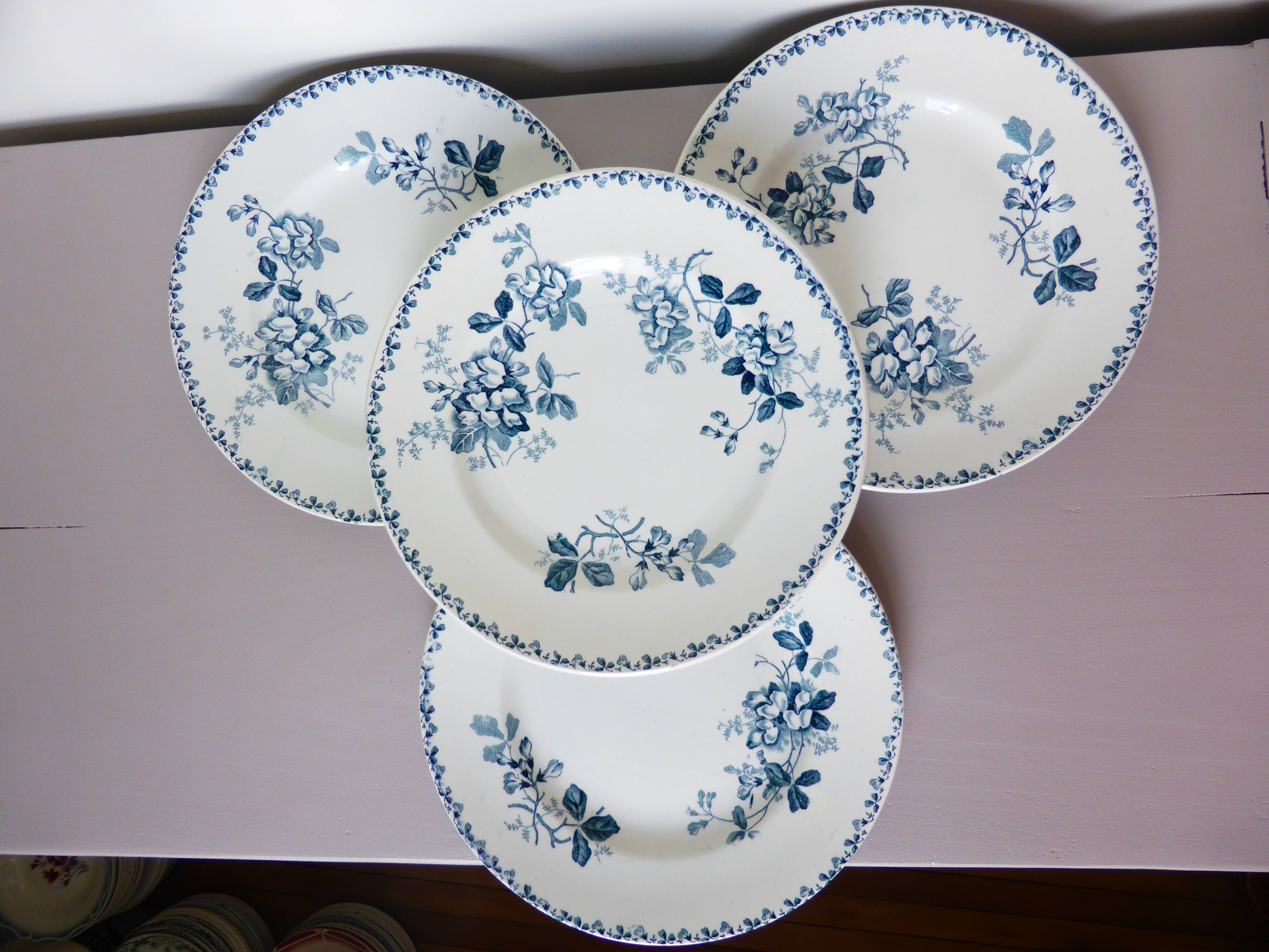 4 flat plates in iron earth St Amand and Hamage model Acacia 2008162