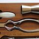 Ensemble d’outils de bar à cocktails en bois de teck, années 1960.