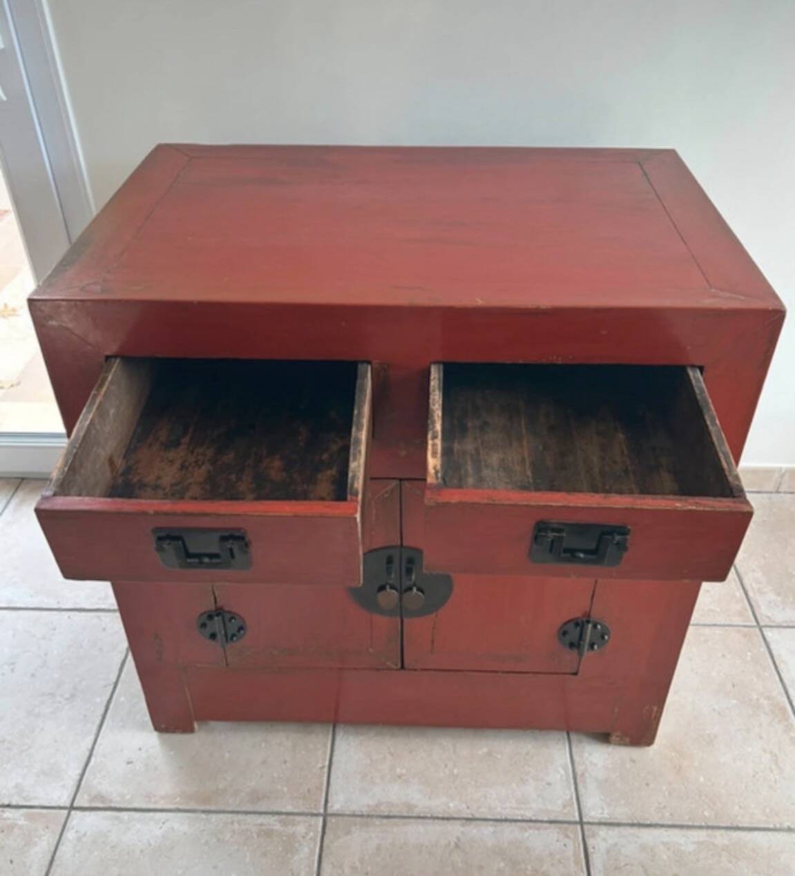 Buffet in solid Asian elm