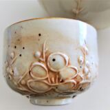 Theiere vintage with its 4 cups in speckled beige color and embossed patterns