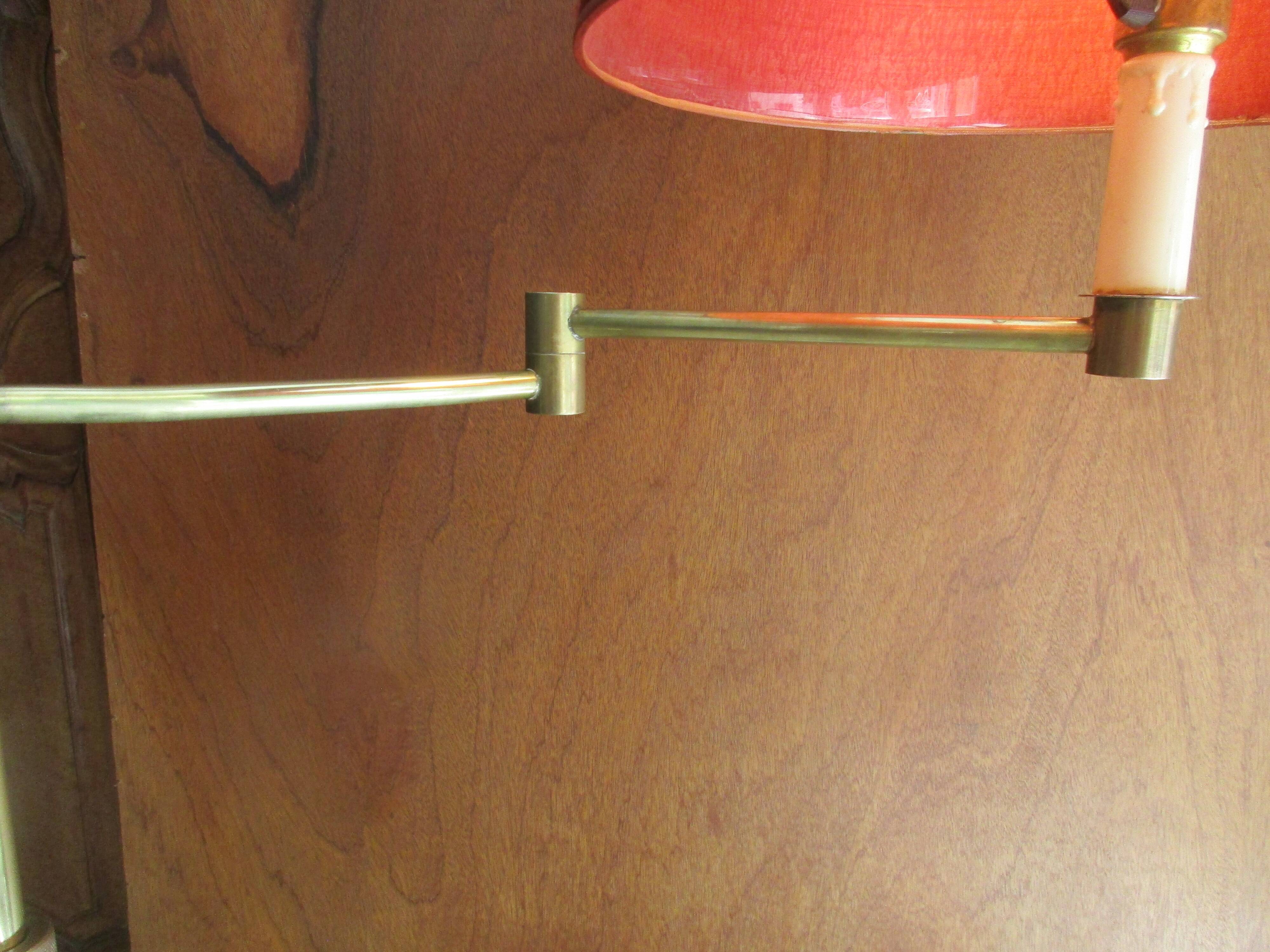 Depliable and articulated foot reader lamp