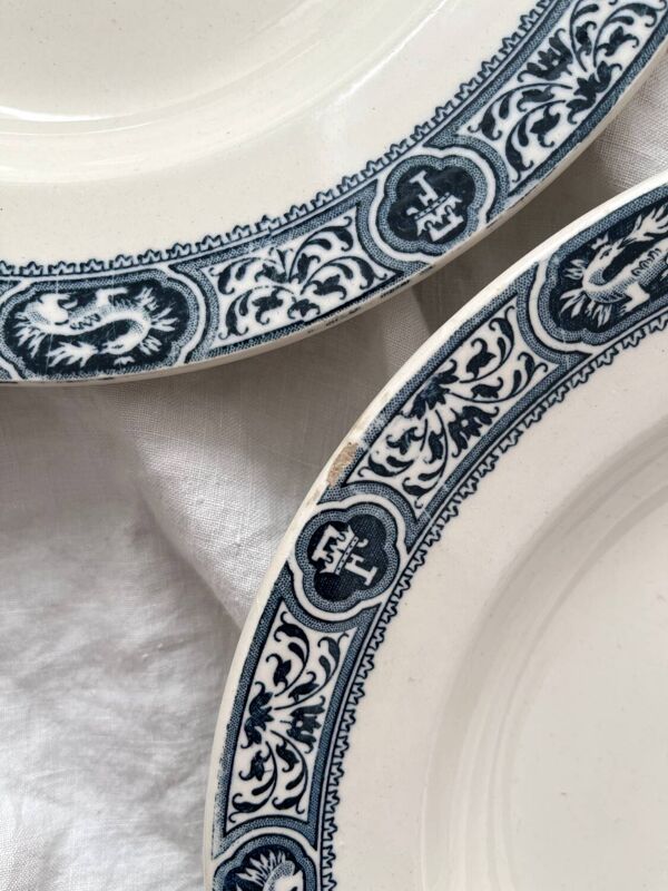 4 assiettes creuses en terre de fer « François 1er » Salins