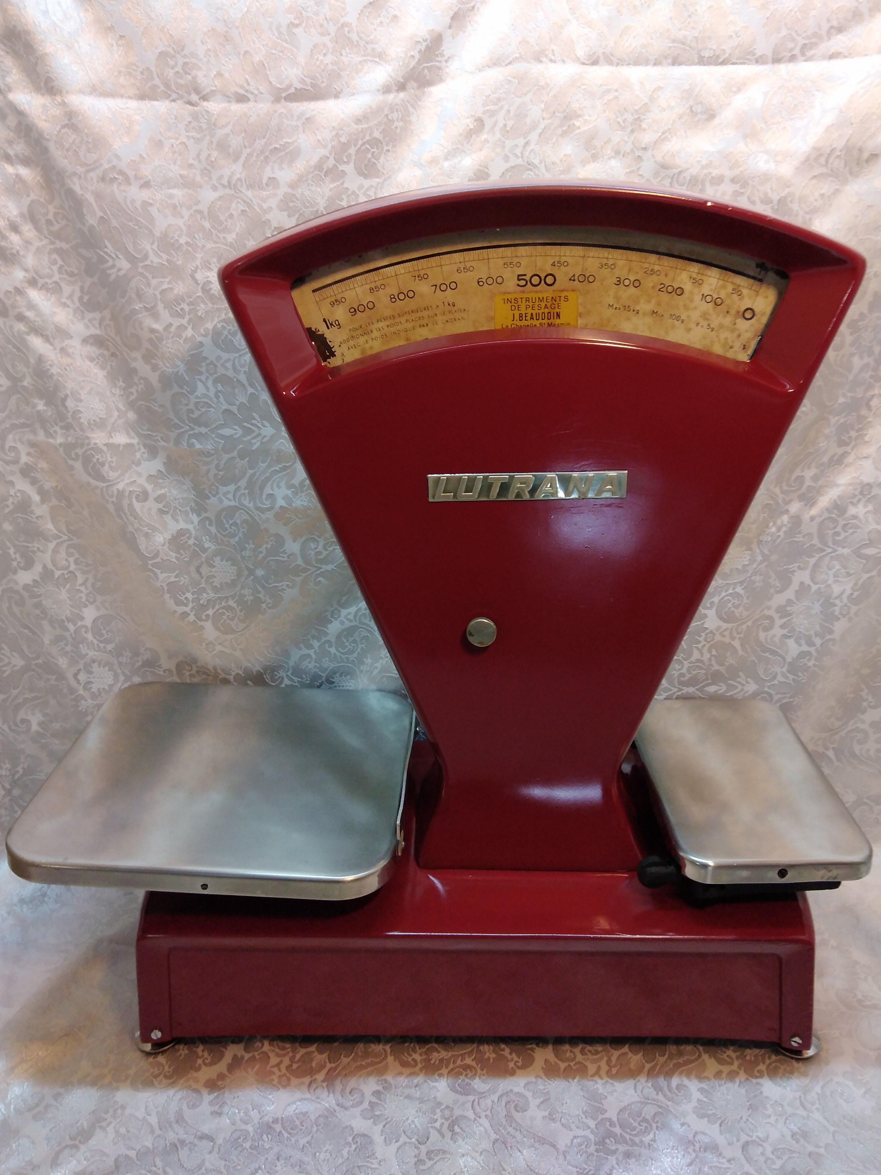 Old Lutrana purple red laqué trade scale