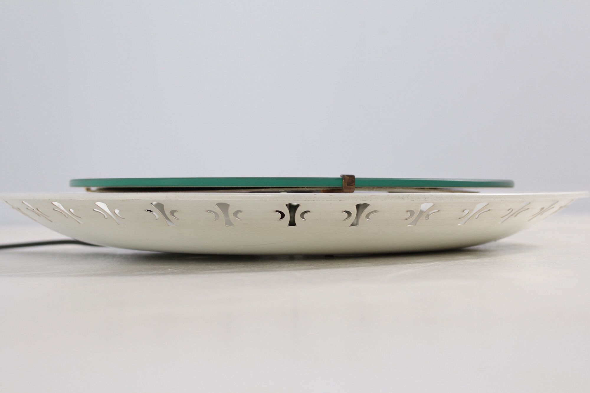 Hillebrand round metal light mirror