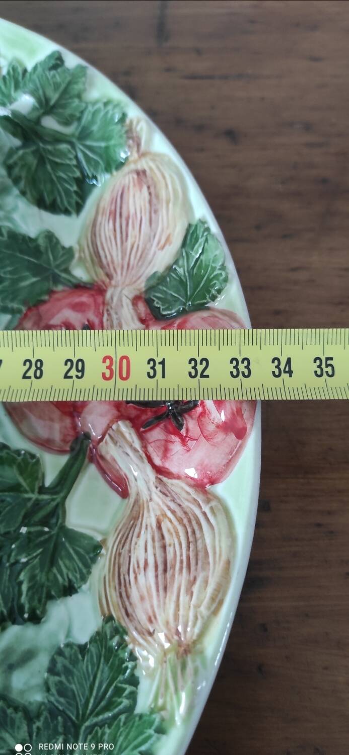 Barbotine serving dish