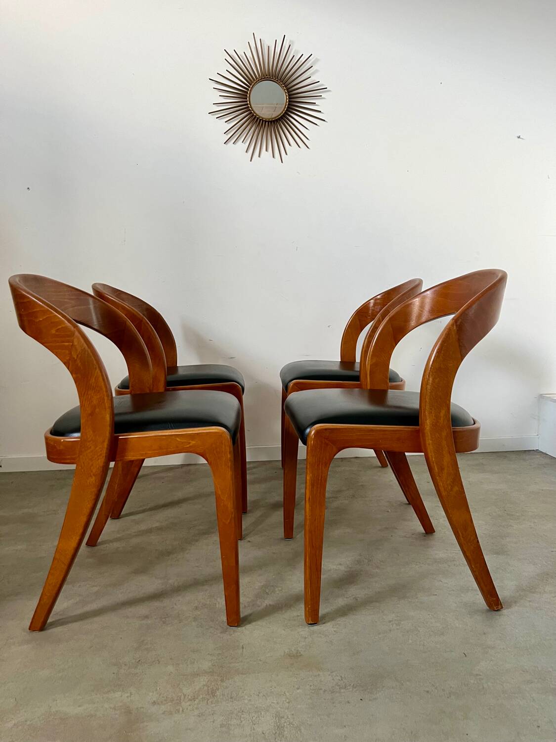 Lot 4 chairs in curved wood and leather design Baumann gondola model 60s vintage