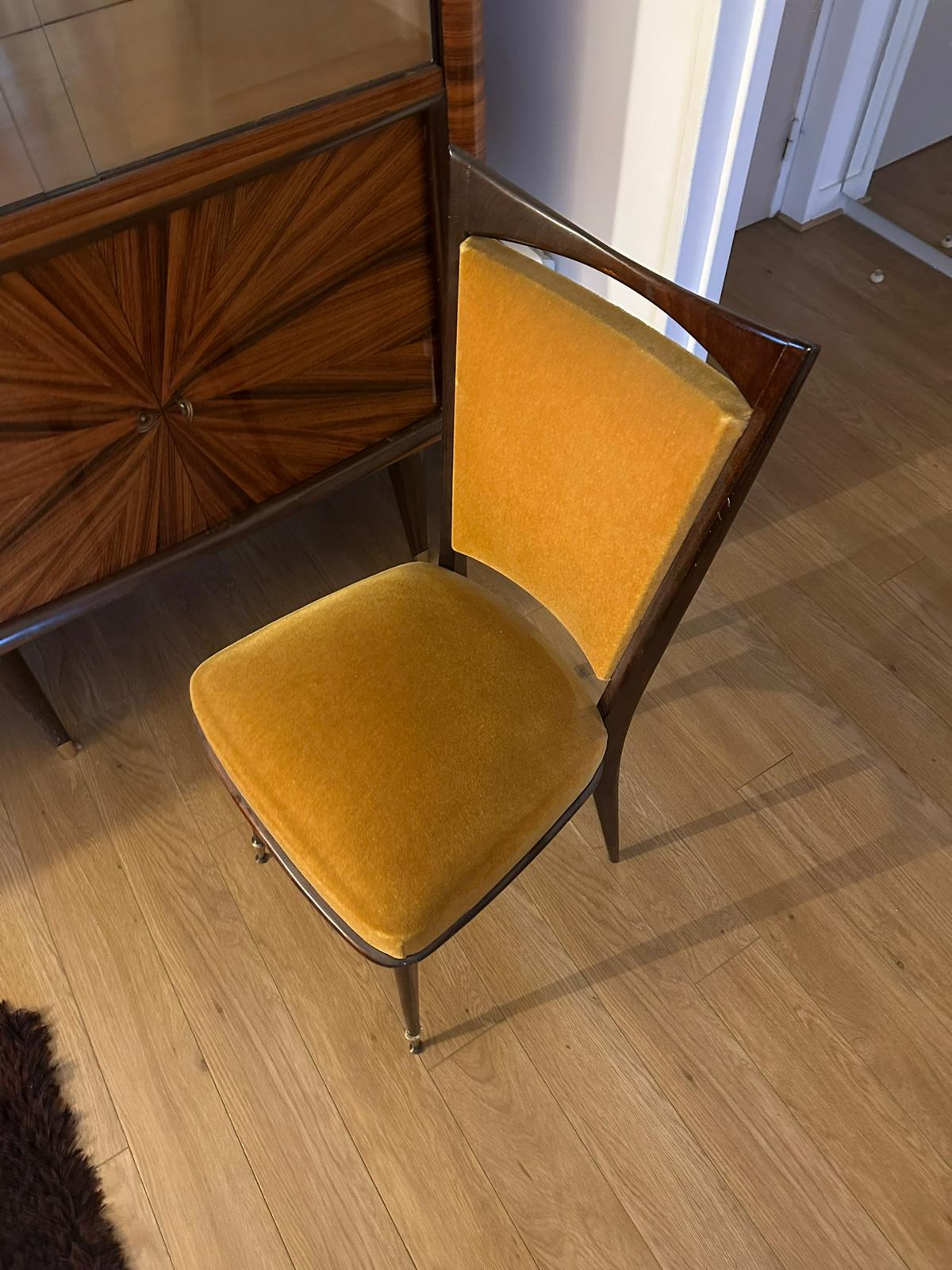 Table en bois marqueté + 6 chaises velour et bois