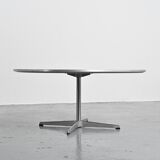 Coffee table by Arne Jacobsen, Fritz Hansen, circa 1970.