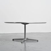 Coffee table by Arne Jacobsen, Fritz Hansen, circa 1970.