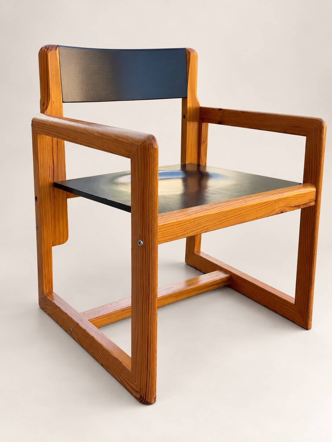 André Sornay armchair in solid pine and black lacquer – circa 1960