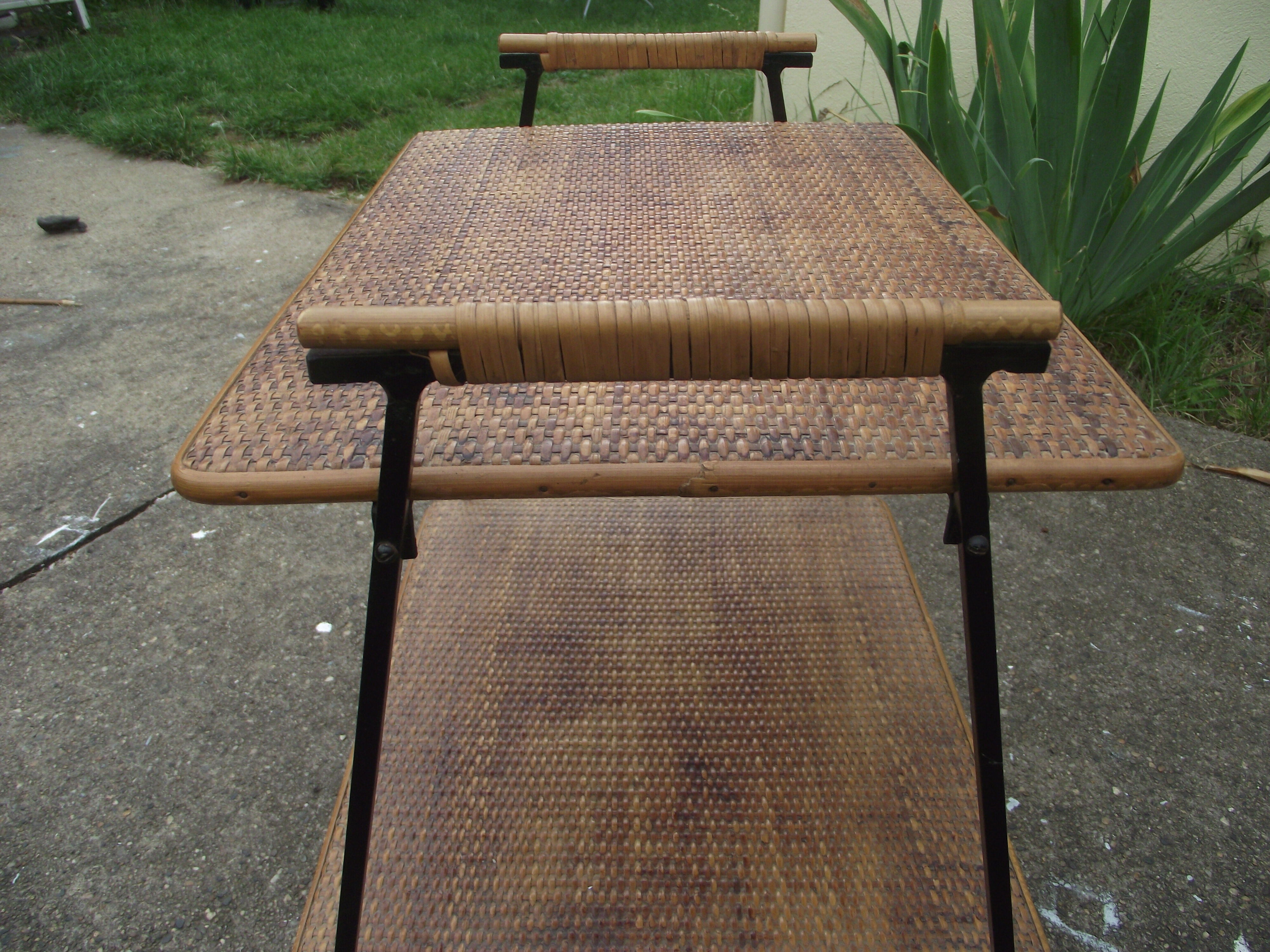 Table d 'appoint en rotin années 50