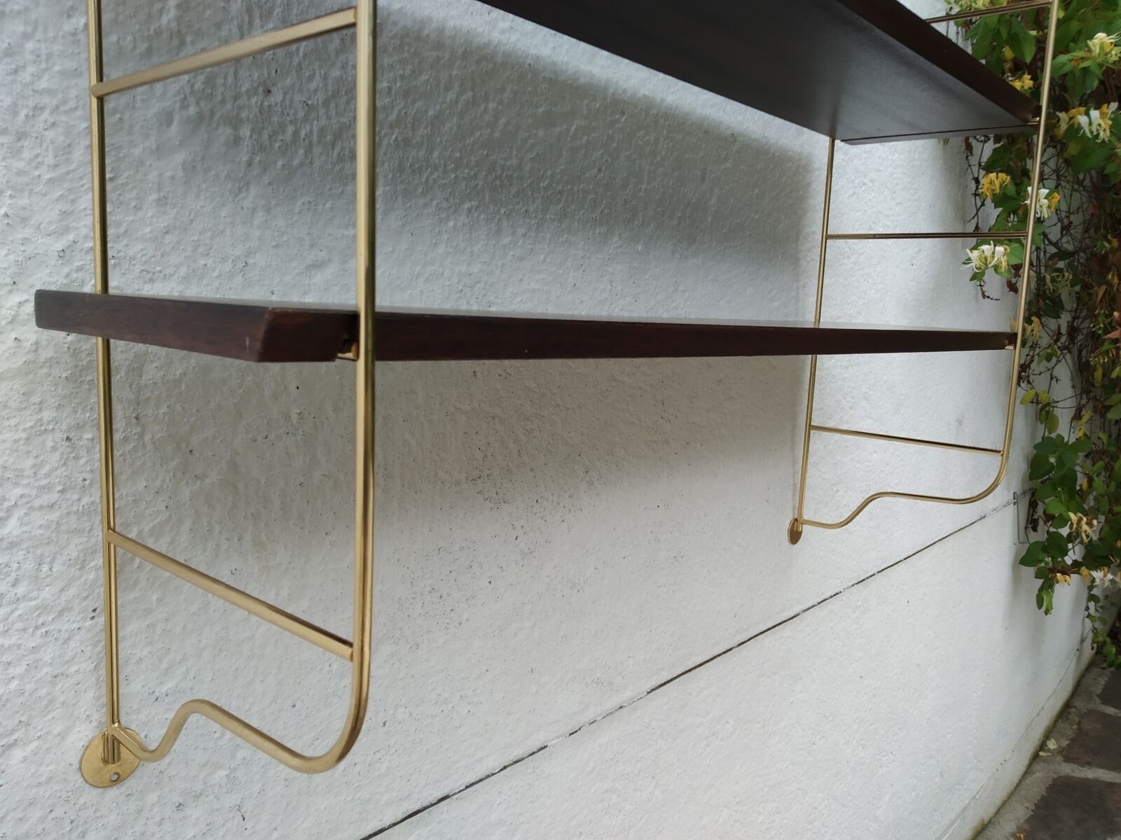 Etagère murale string bois-métal doré