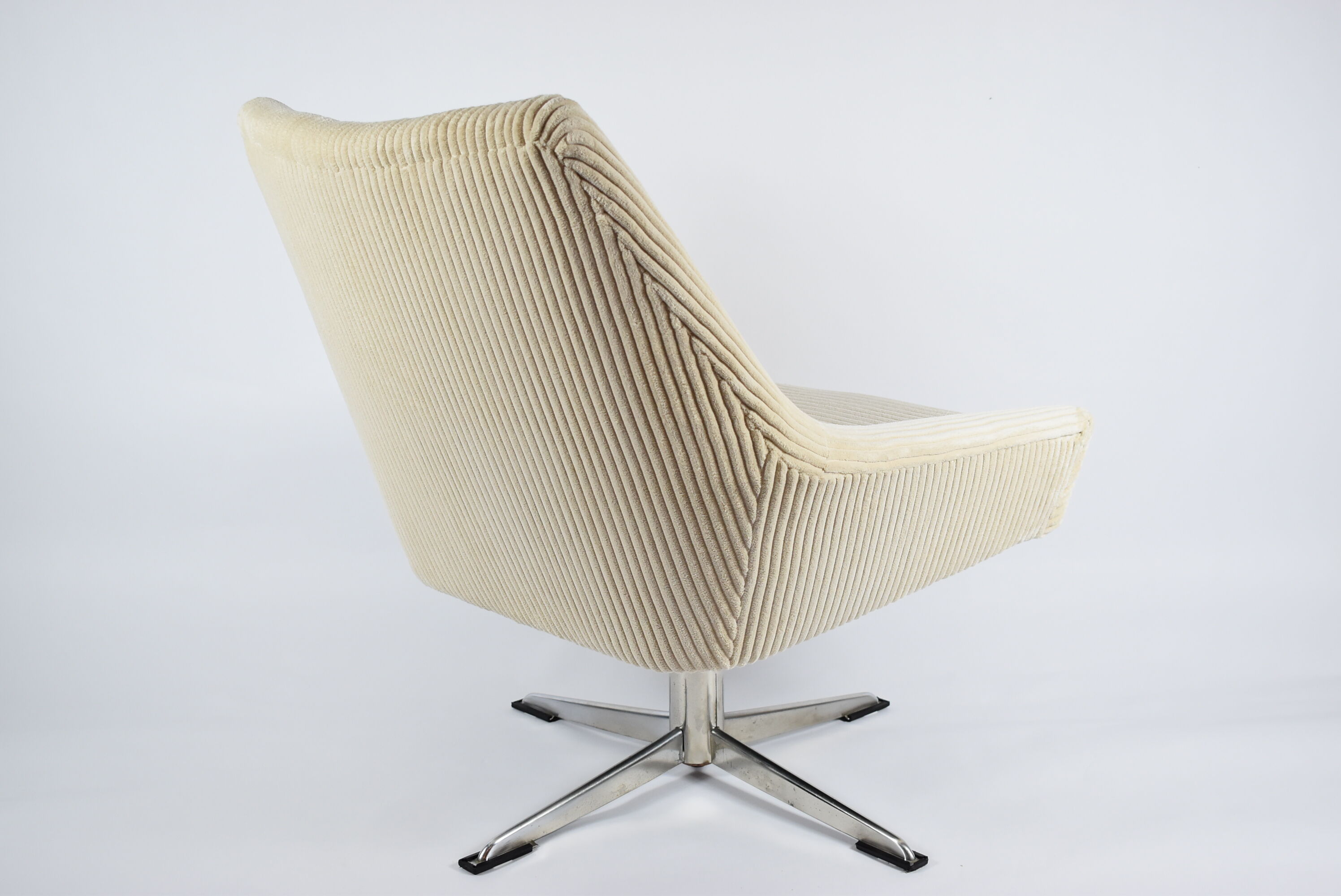 Original Restored Armchair "Shell" German Democratic Republic, 60s, Cord beige