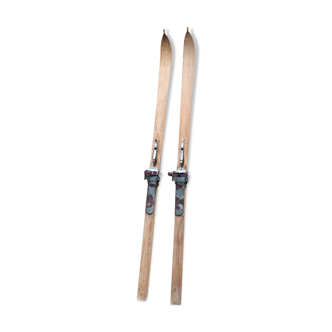 Paire de skis en bois des années 1920