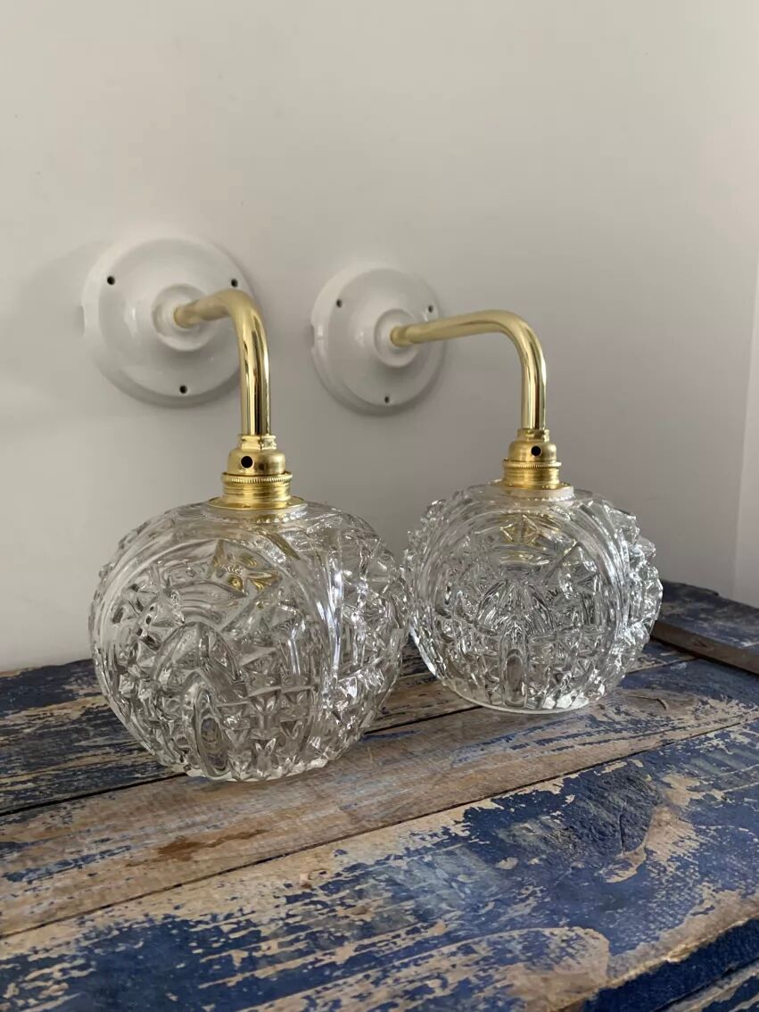 Set of wall sconces in chiseled glass
