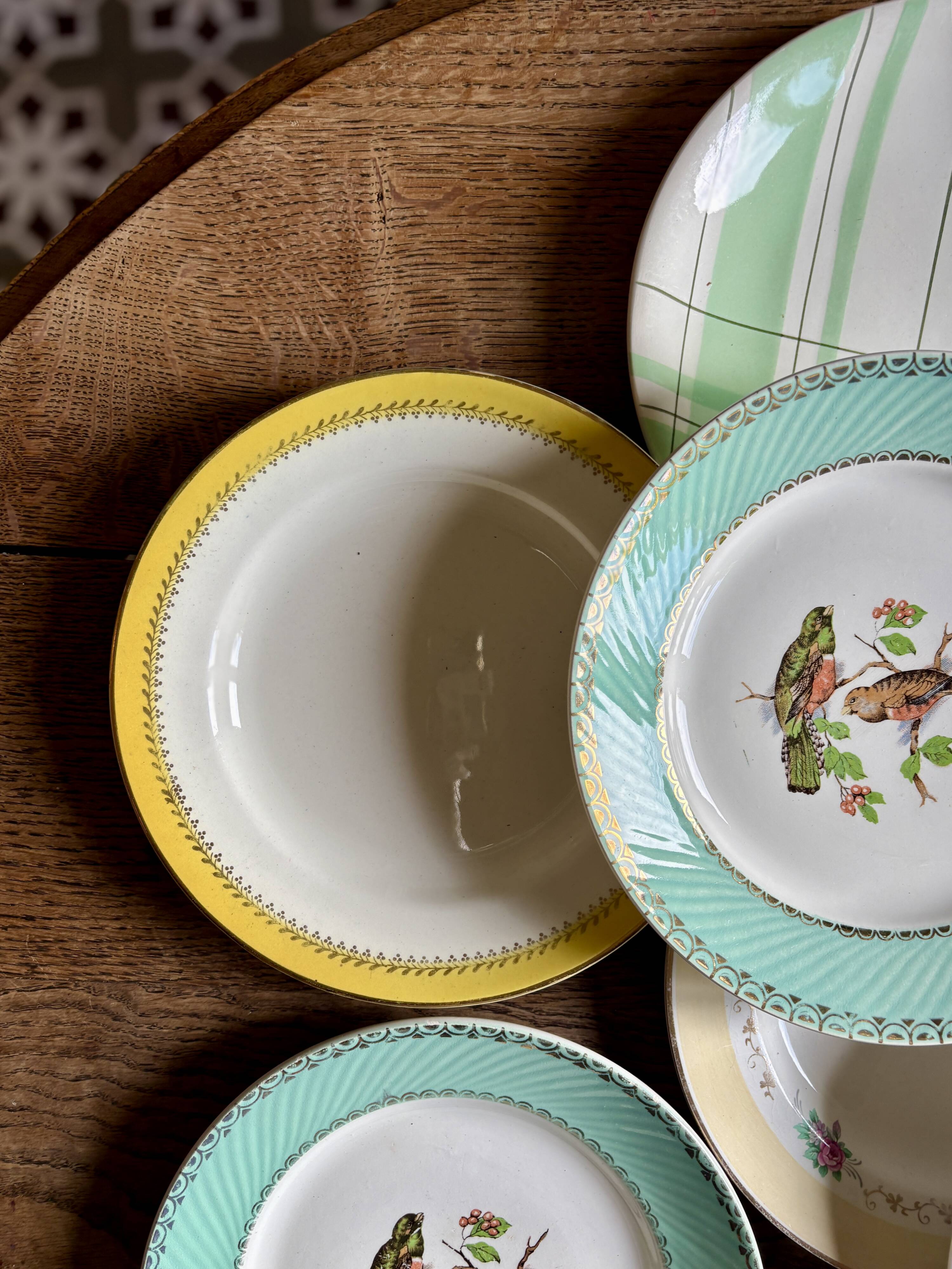 Lot de 12 assiettes plates vintage dépareillées