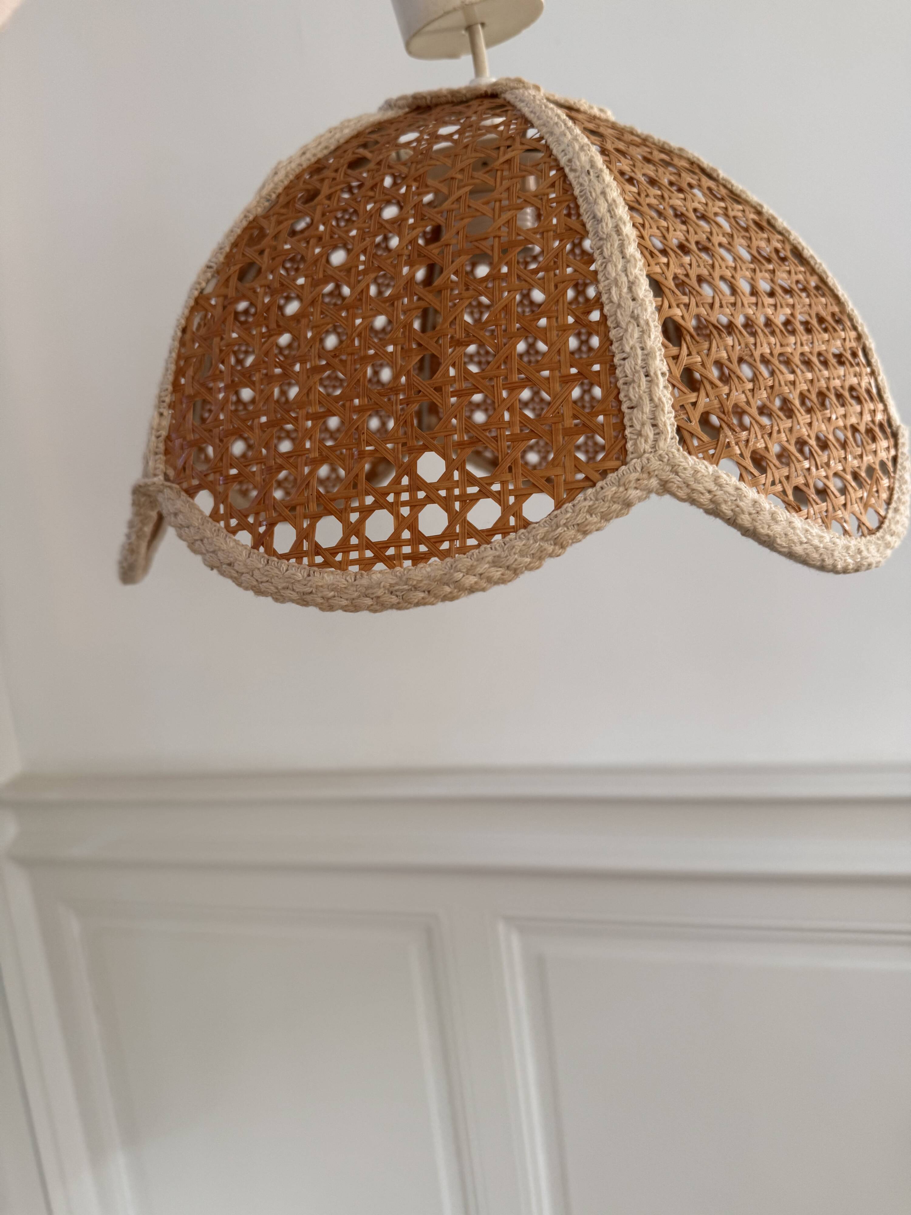 Vintage cannage flower pendant light