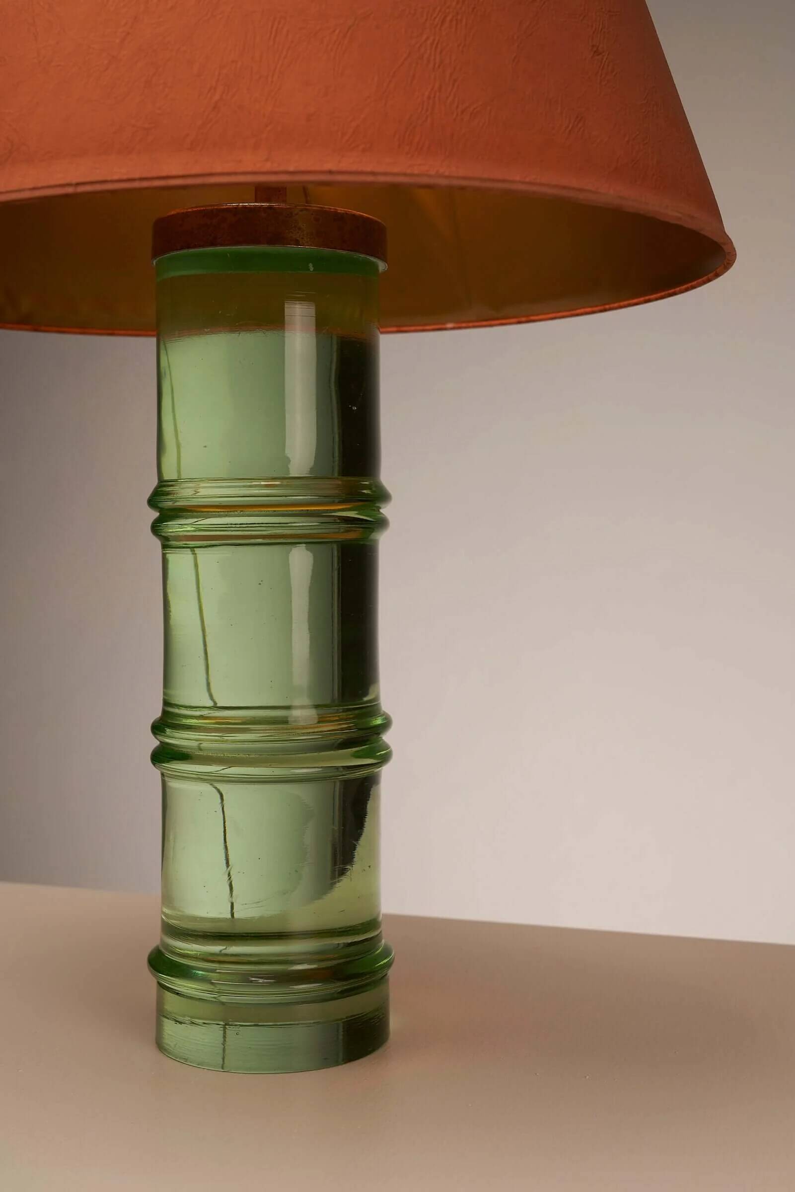 Lampe de table en verre avec abat-jour orange