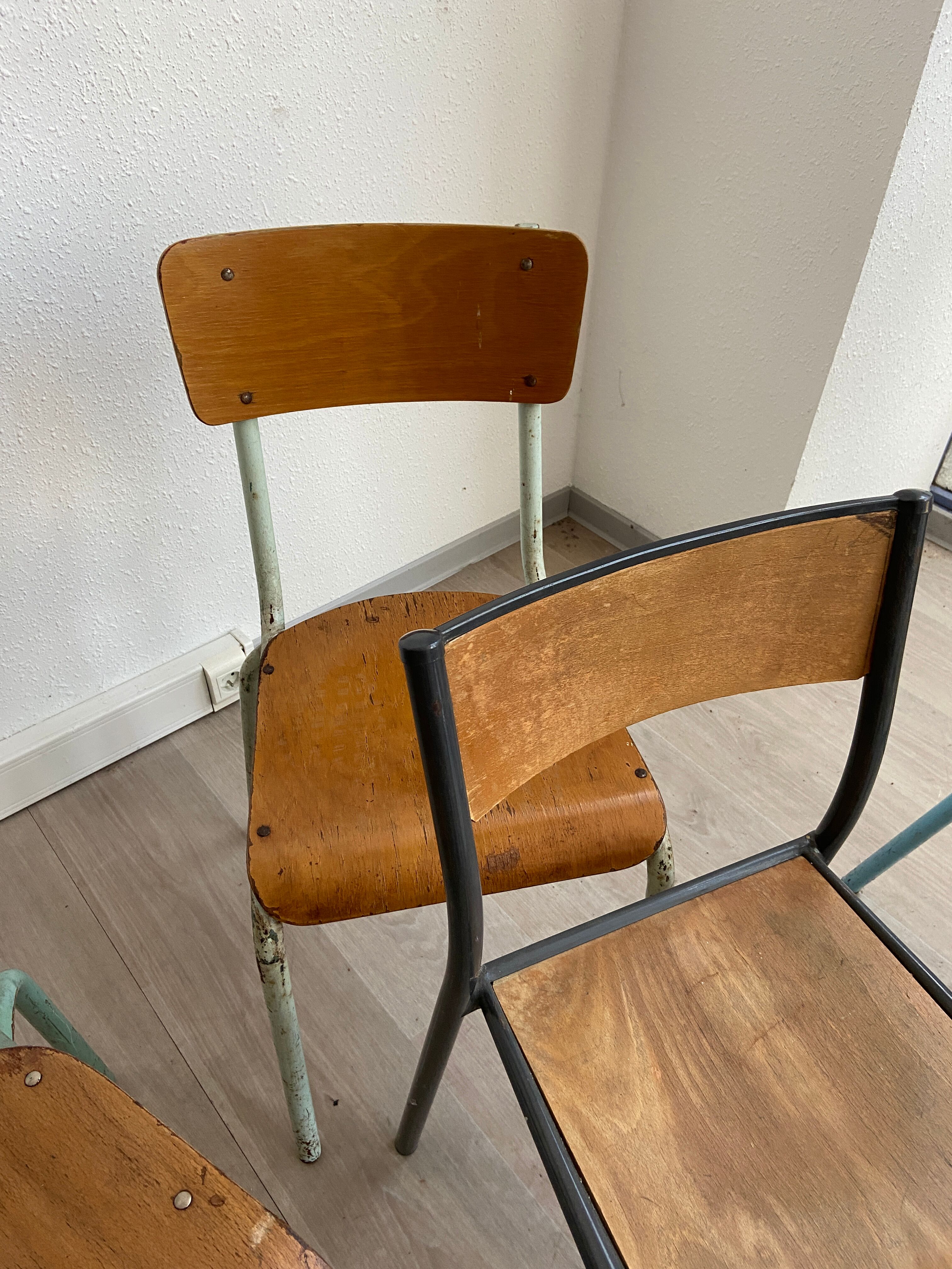 Set of 10 industrial chairs