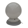 Lampe de table globe blanc support bois gris perle