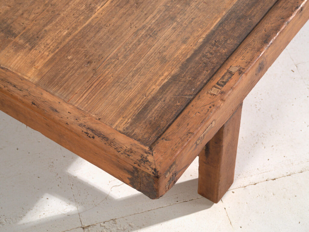 Kang table, antique pine wood – China, circa 1930