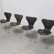Set of 4 'Series 7' chairs in leather by Arne Jacobsen for Fritz Hansen, 1955