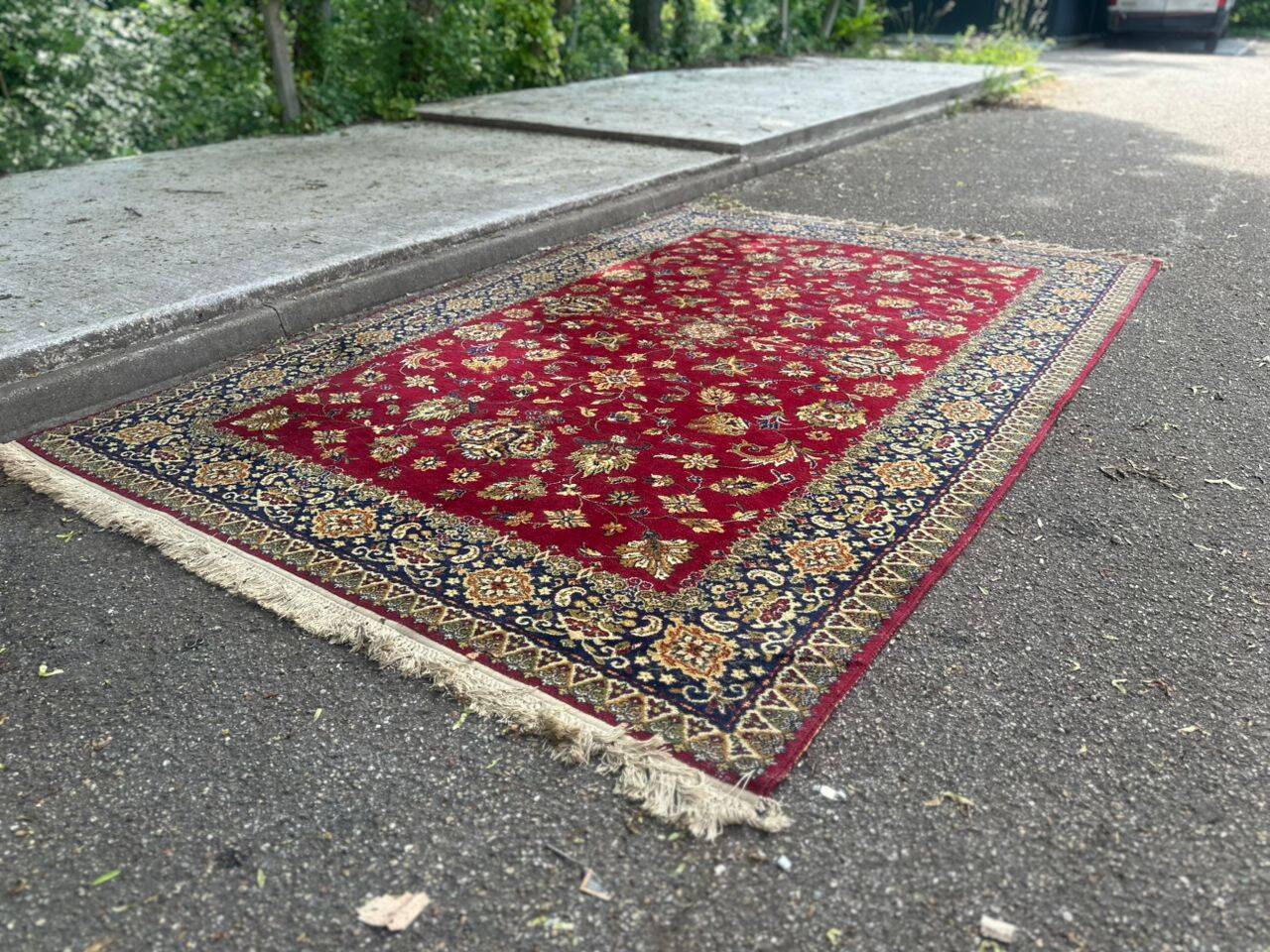 Burgundy genuine wool Persian-style rug from Belgium 200x300cm