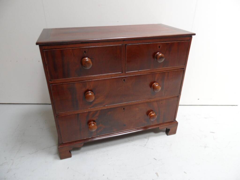 Commode en acajou antique