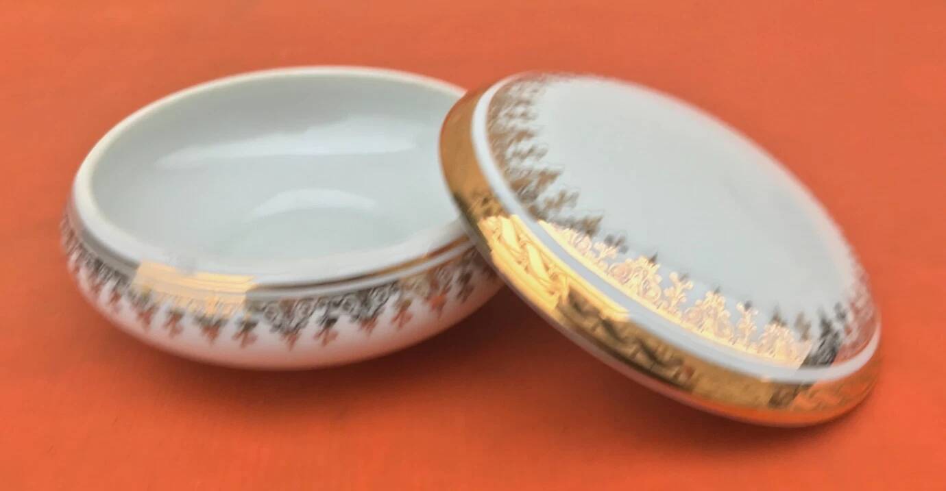 Bonbonnière / Jewellery Box Limoges Porcelain France