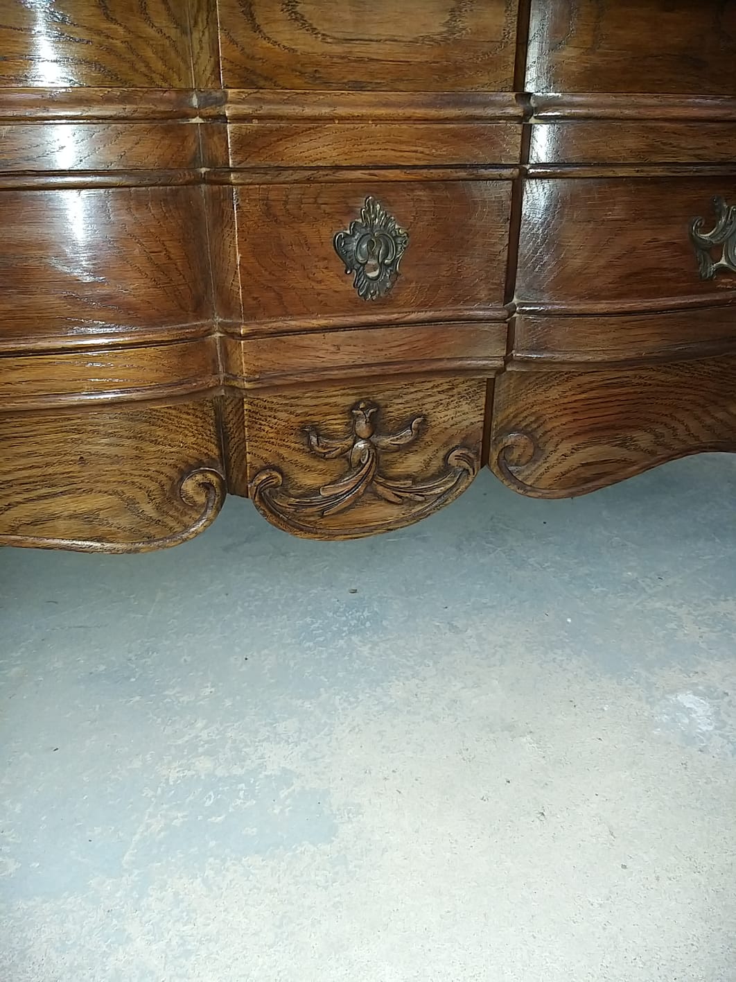 Chest of drawers crossbow