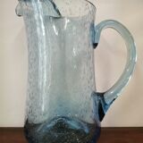Pichet carafe vintage en verre bullé bleu Biot non signé