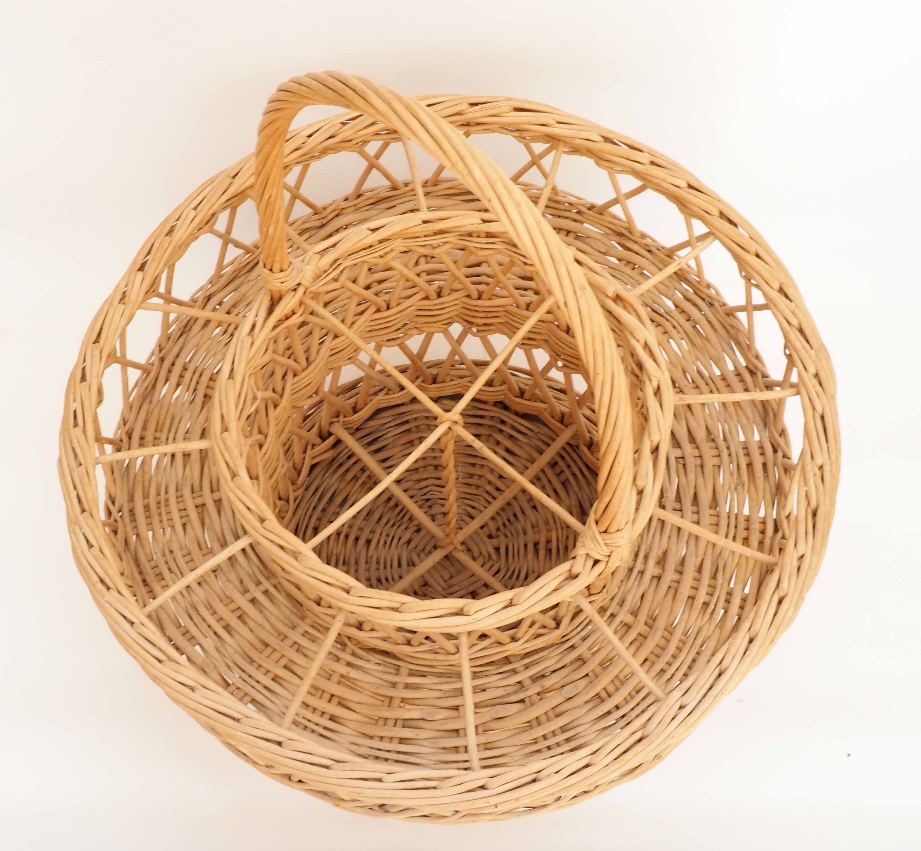 Rattan bar basket